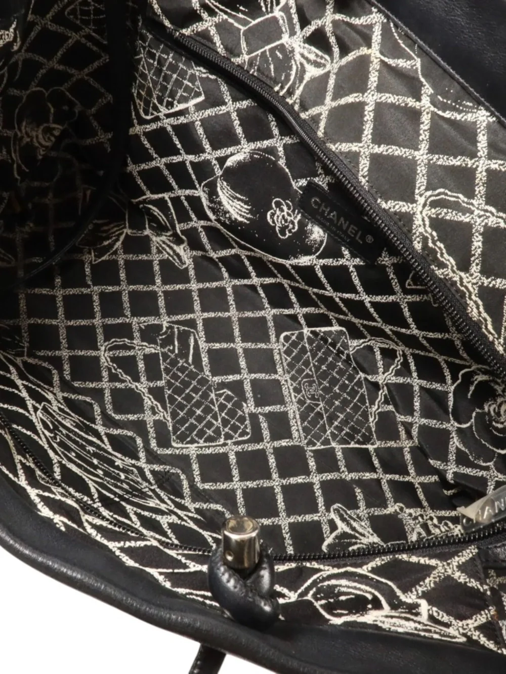 Chanel Essential 31 Rue Shopping Tote